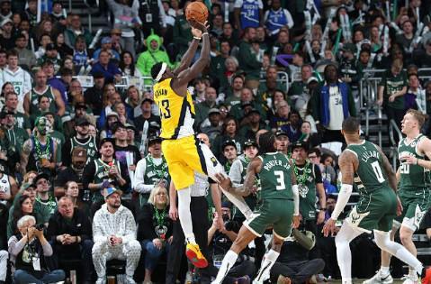 爱游戏官方网站-西亚卡姆重要时刻比赛局势复杂，切尔西带队取胜！赛场气氛高涨(西班牙男足球星)